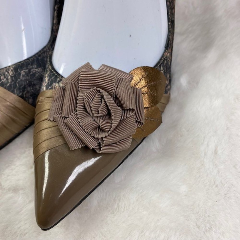 Beverly Feldman VINTAGE Patent Faux Snakeskin Rosette Slingback Heels, size 8.5 - Picture 4 of 16